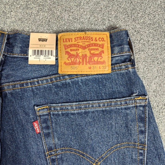 Levi's 505 Jeans Mens 31x32 Regular Straight Leg Blue Denim Cotton Classic USA - Picture 1 of 13